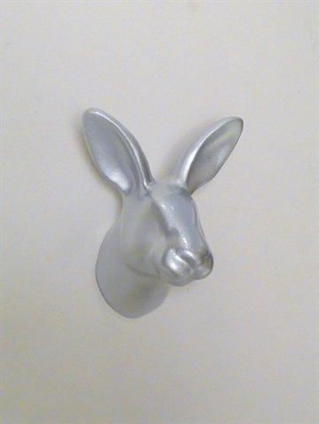 Dear Bunny - knage, design Jorine Oosterhoff, sølvlakeret polystone og metal m. indstøbt skrue (incl. plug).