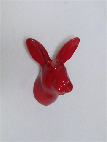 Dear Bunny - knage, design Jorine Oosterhoff, rødlakeret polystone og metal m. indstøbt skrue (incl. plug).