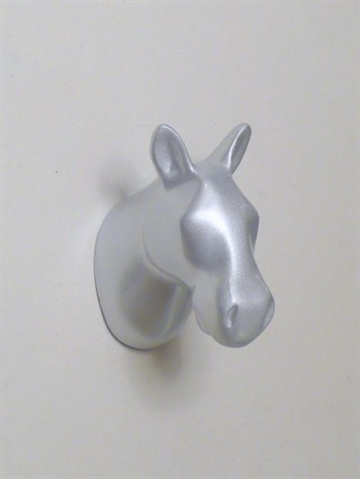 Dear Horse - knage, design Jorine Oosterhoff, sølvlakeret polystone og metal m. indstøbt skrue (incl. plug). 