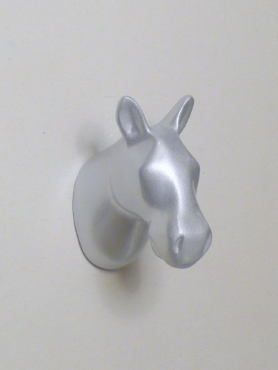 Dear Horse - knage, design Jorine Oosterhoff, sølvlakeret polystone og metal m. indstøbt skrue (incl. plug). 