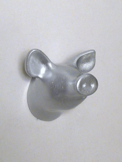 Dear Piggy - knage, design Jorine Oosterhoff, sølvlakeret polystone og metal m. indstøbt skrue (incl. plug). 
