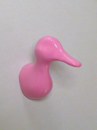 Dear Duck - knage, design Jorine Oosterhoff, pinklakeret polystone og metal m. indstøbt skrue (incl. plug).