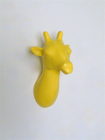 Dear Giraffe - knage, design Jorine Oosterhoff, gullakeret polystone og metal m. indstøbt skrue (incl. plug).