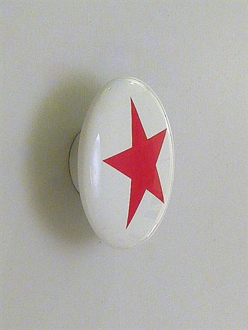 Retro knopknage m. hals ( til bøjle ) og skrue, hvid porcelæn m. rød stjerne,maxi. -  EGNET TIL VÆG.
