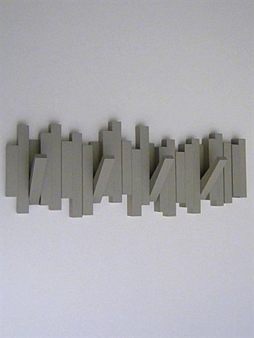 Sticks knagerækken m. 5 knager, design Luciano Lorenzatti/David Quan, knagerne kan vippes ud og ind, mat grå hård plast - ( incl. skruer og plugs ).