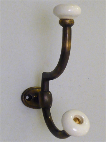 Fransk patineret massiv messingknage m. hvide porcelænsknopper.