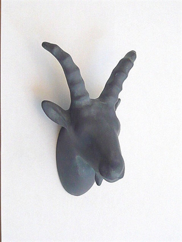 Dear Billy Goat - knage, design Jorine Oosterhoff, mat grålakeret polystone og metal m. indstøbt skrue (inkl. plug).