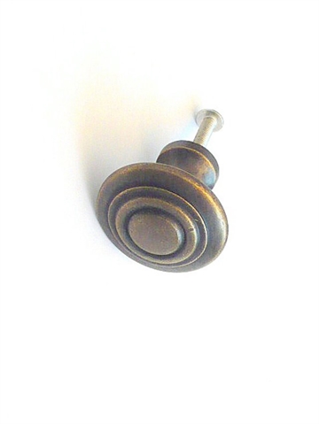 Antik patineret messingbelagt metalknop.