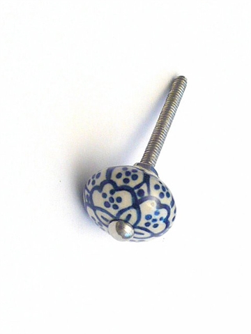 Hvid porcelænsknop m. blåt håndmalet mønster og forkromet knop, lille.