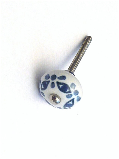Hvid porcelænsknop m. blåt håndmalet mønster og forkromet knop, lille