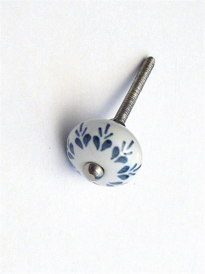 Hvid porcelænsknop m. blåt håndmalet mønster og forkromet knop, lille