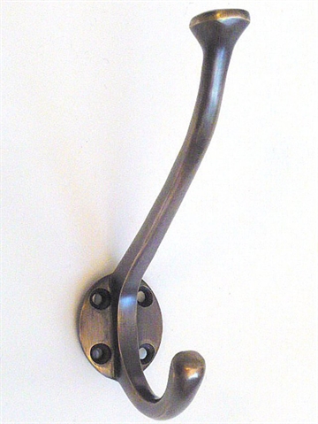 Bruneret ulakeret massiv messing knage m. 4 skruehuller.