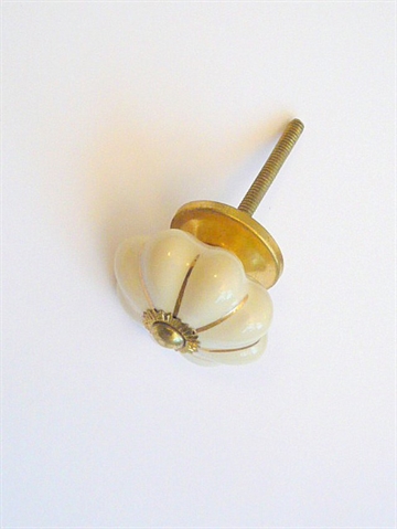 Elfenbens hvid porcelænsknop m. riller, guldstriber og forgyldt metal, stor.