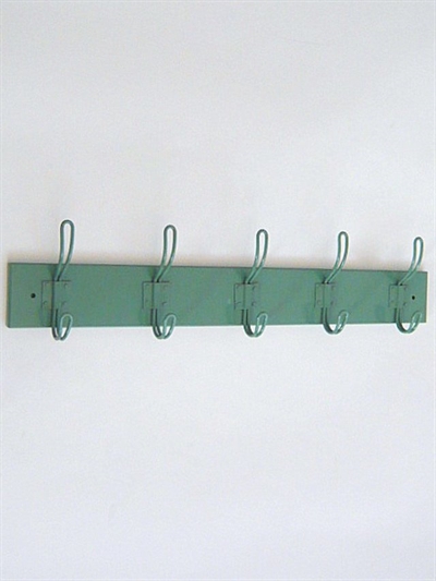Robust grønlakeret knagerække m. 5 bøjleknager på metalbræt -  57 cm..