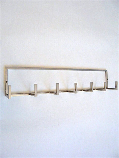 Rack knagerækken m. 7 kroge, robust og rustik forkromet jern.