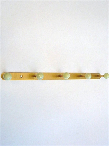 Stilren knagerække i børstet messing m. 5 små lysegrønne knopper..