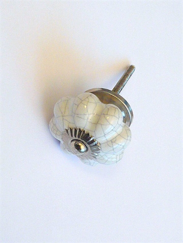 Hvid krakeleret porcelænsknop m. riller og forkromet metal, stor.