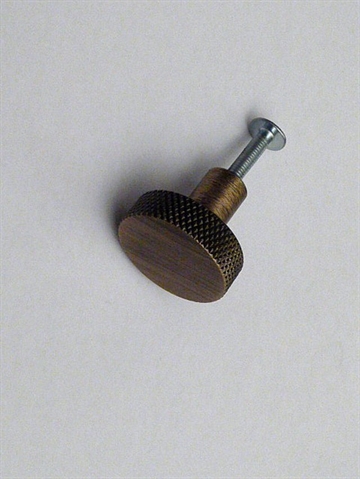 Klassisk knop m. kantmønster, silkemat mørkpatineret messingbelagt metal, lille.