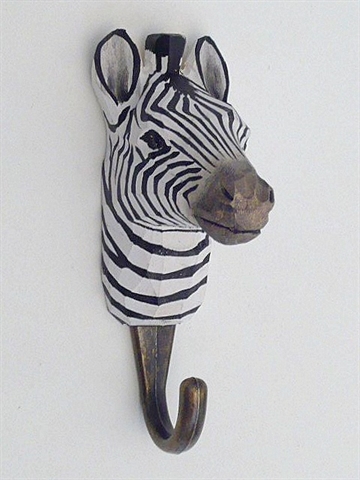 Naturtro zebra knage, udskåret håndmalet træ m. patineret messingkrog og ophængsbeslag på bagsiden.