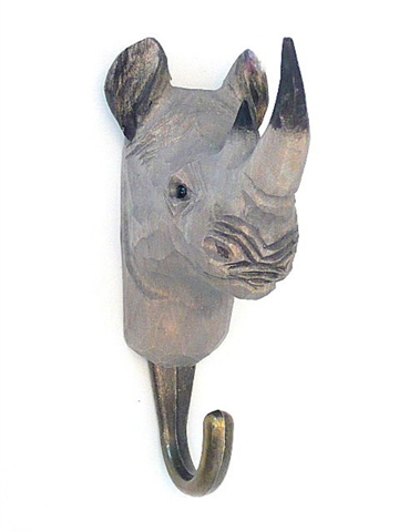 Naturtro næsehorn knage, udskåret håndmalet træ m. patineret messingkrog og ophængsbeslag på bagsiden.