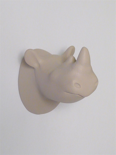 Dear Rhino - knage, design Jorine Oosterhoff, mat sand polystone og metal m. indstøbt skrue (incl. plug).